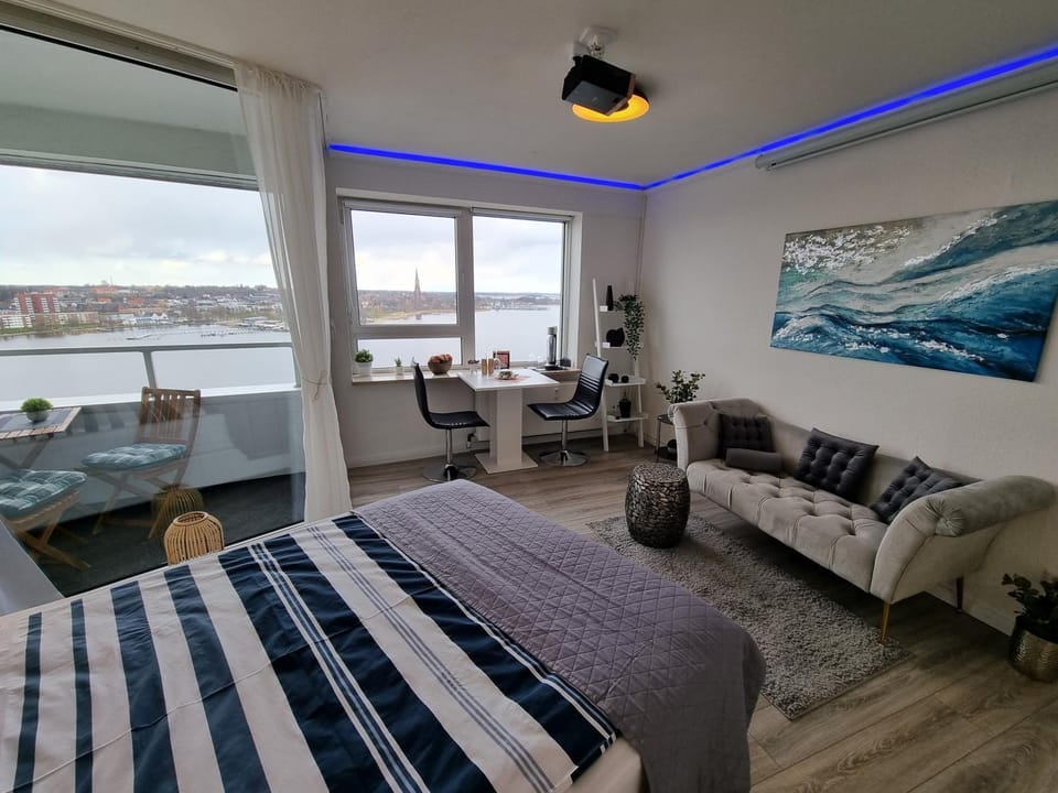 Traumblick! Mitten im Wasser, dem Himmel ganz nah! Apartment in Schleswig
