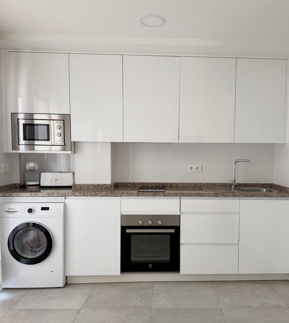 Balcony/Terrace, microwave, oven, stove, toaster, washing machine, air conditioner
