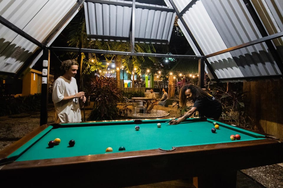 Billiard, Game Room