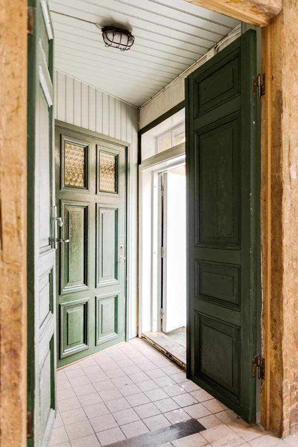 Facade/entrance