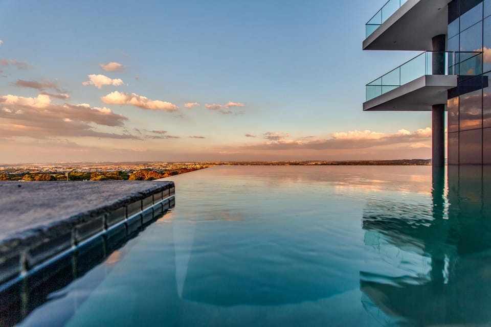 Restaurant/places to eat, Swimming pool