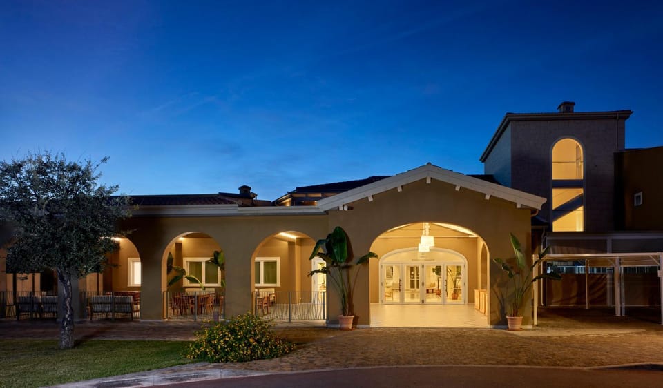 Property building, Facade/entrance