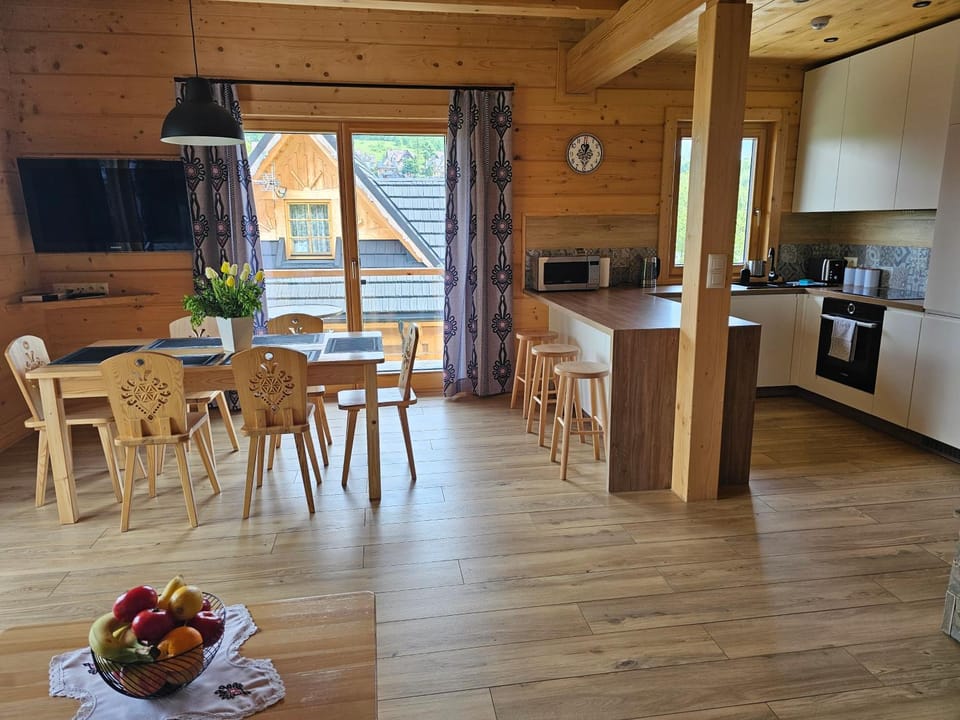 TV and multimedia, Kitchen or kitchenette, Dining area