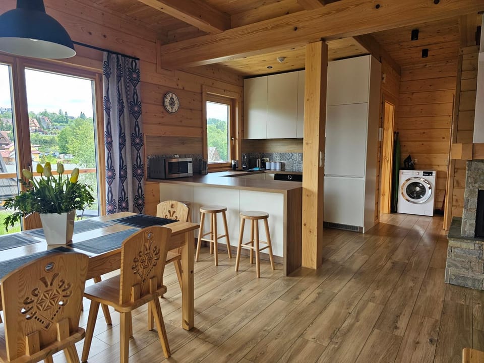 Kitchen or kitchenette, Living room, fireplace