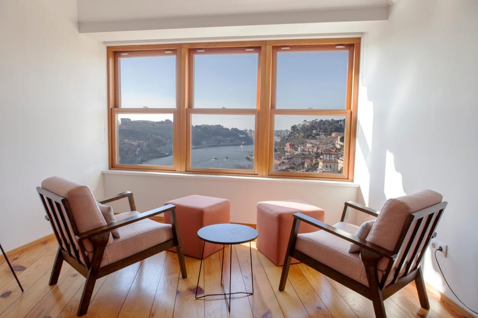 View (from property/room), Seating area, City view, River view