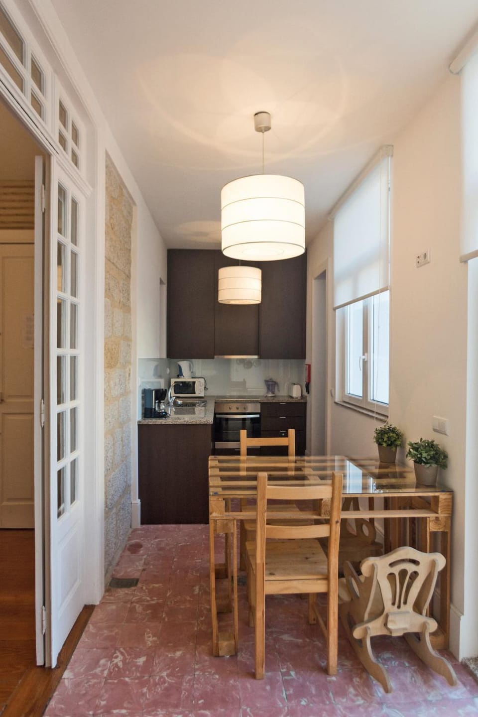 Kitchen or kitchenette, Seating area, Dining area, stove