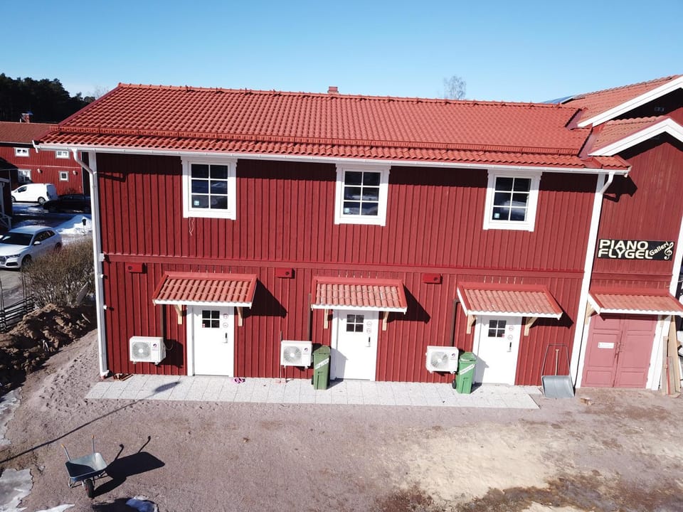 Property building, Day, Parking