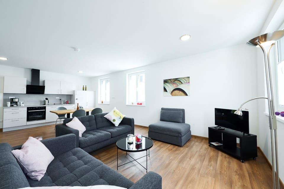 TV and multimedia, Kitchen or kitchenette, Living room, Dining area