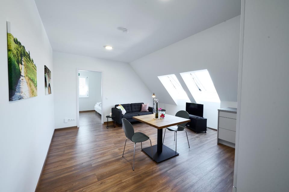 TV and multimedia, Living room, Seating area, Dining area, hair dresser