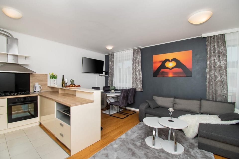 TV and multimedia, Dining area