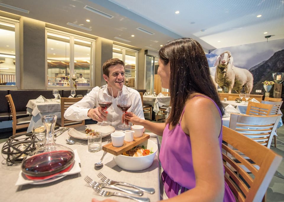Restaurant/places to eat, Food and drinks