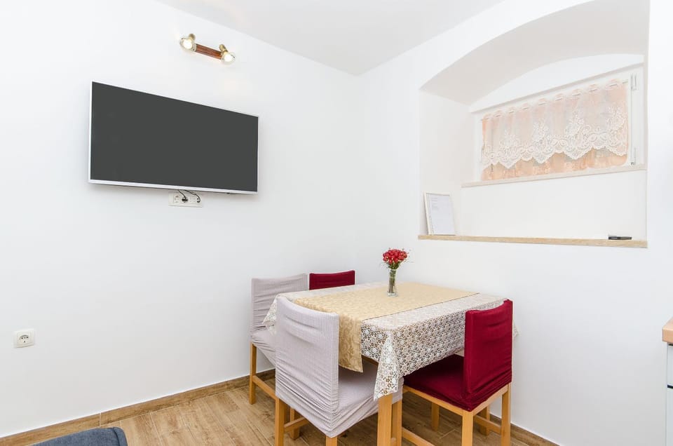 TV and multimedia, Dining area