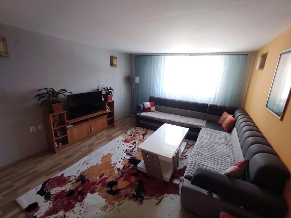 Communal lounge/ TV room, TV and multimedia, Living room, Photo of the whole room