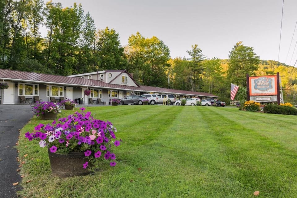 Property building, Natural landscape, Garden view, Parking