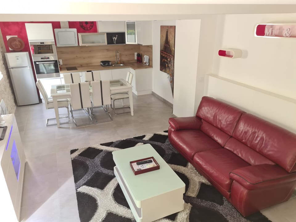 Gîtes 2 adultes dans un mas charme et calme assuré Apartment in Occitanie