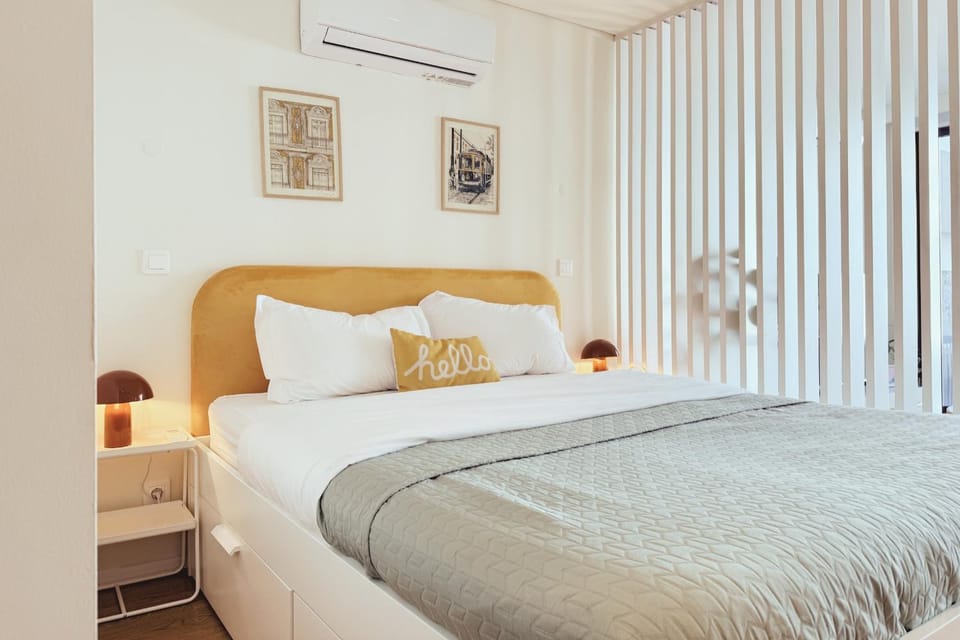 Bed, Bedroom, air conditioner