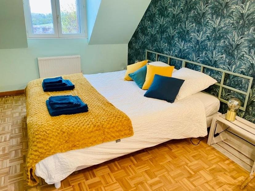 Bed, Bedroom