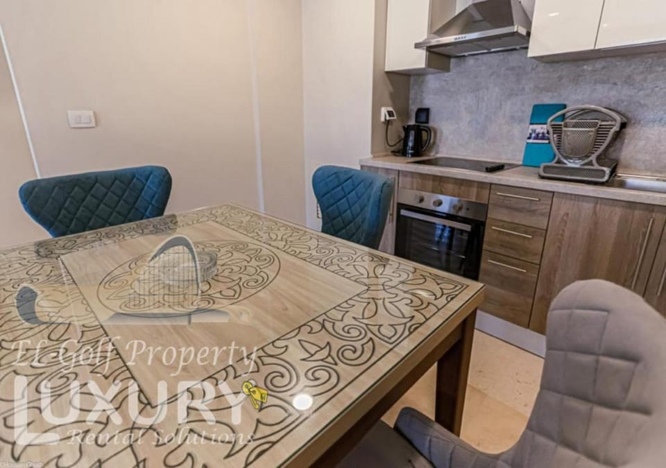 Kitchen or kitchenette, Dining area, Communal kitchen