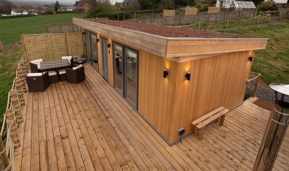 Property building, Patio, Garden, Balcony/Terrace