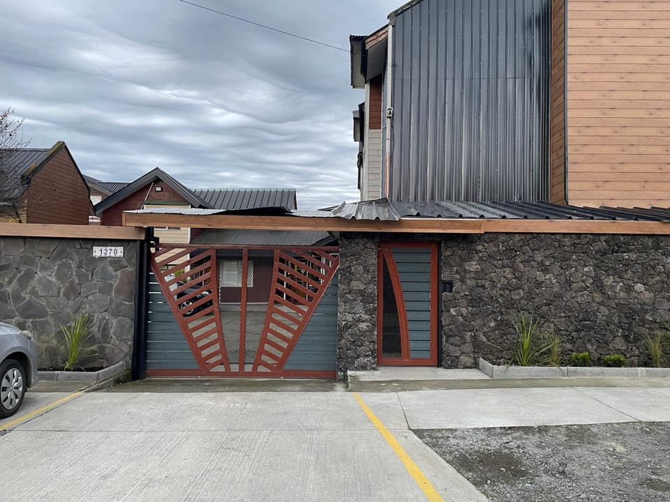 Habitación Privada con Baño a Pasos de Lago Bed and Breakfast in Puerto Varas