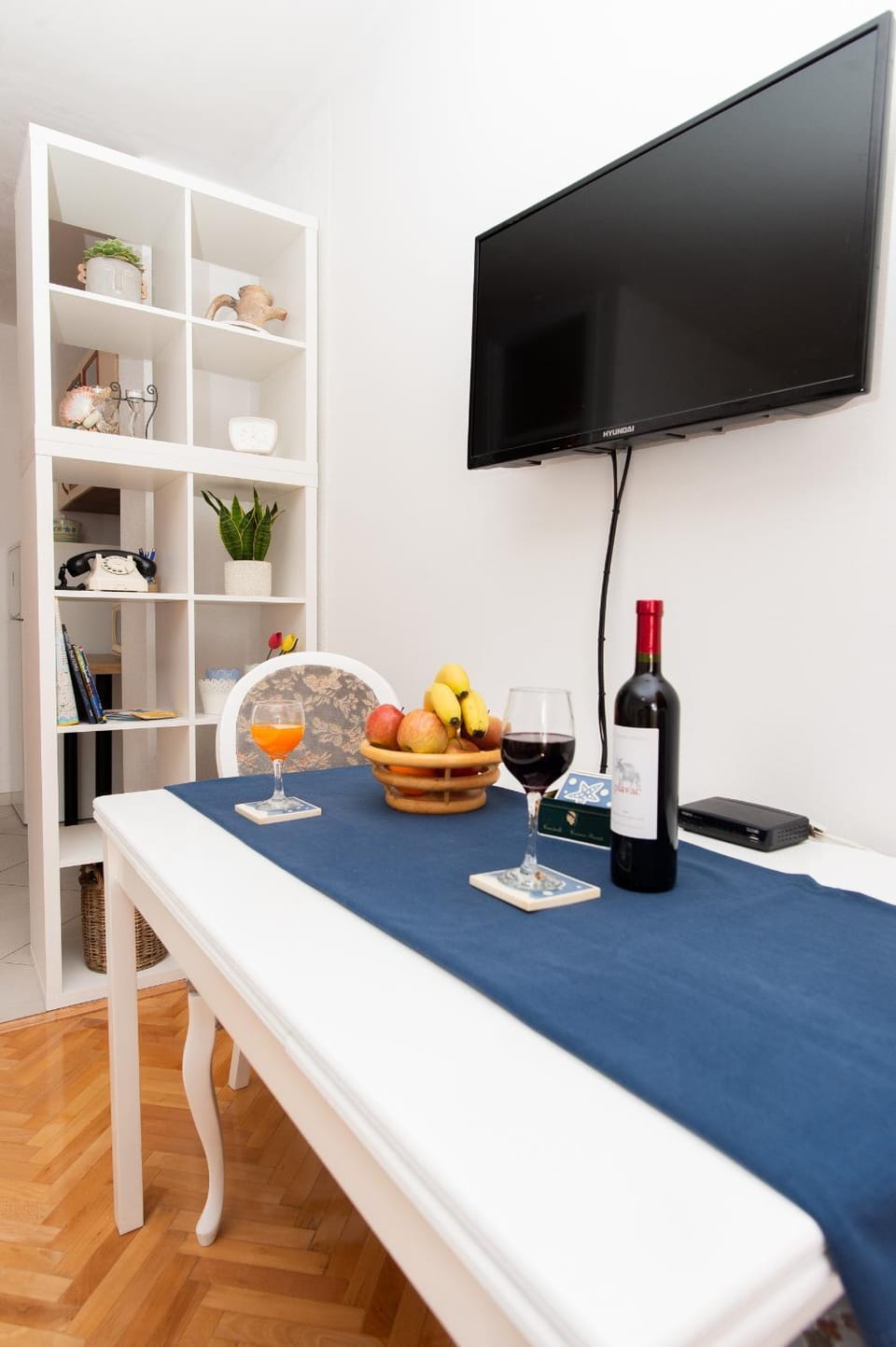 Communal lounge/ TV room, TV and multimedia, Dining area