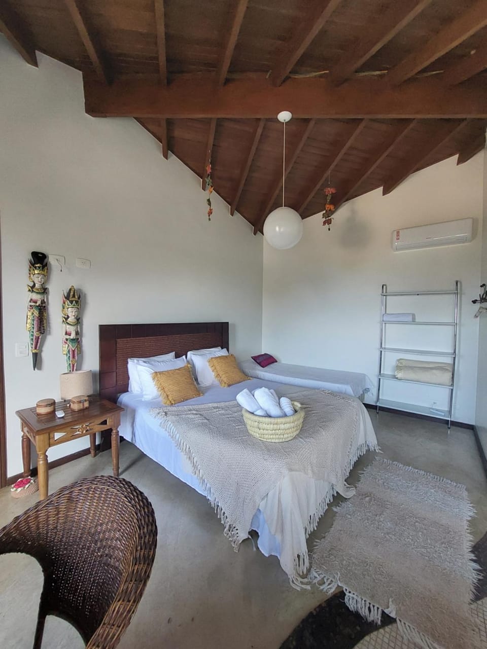 Bed, Photo of the whole room, Bedroom, air conditioner