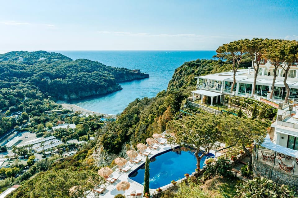 Property building, Sea view, Swimming pool