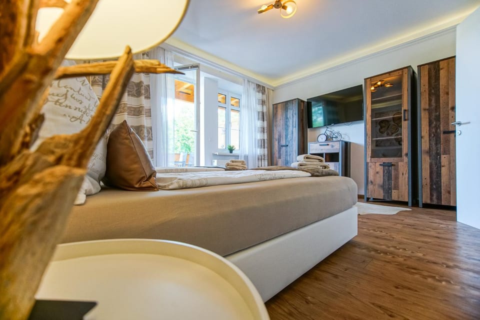Bed, TV and multimedia, Photo of the whole room, Bedroom, wardrobe