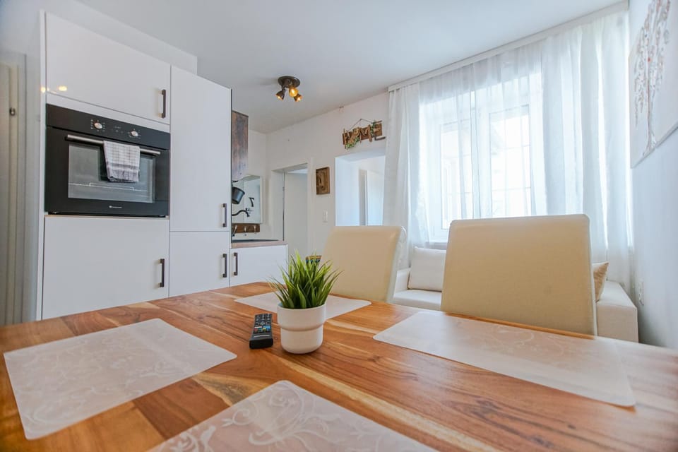 TV and multimedia, Kitchen or kitchenette, Living room, Seating area, pet friendly