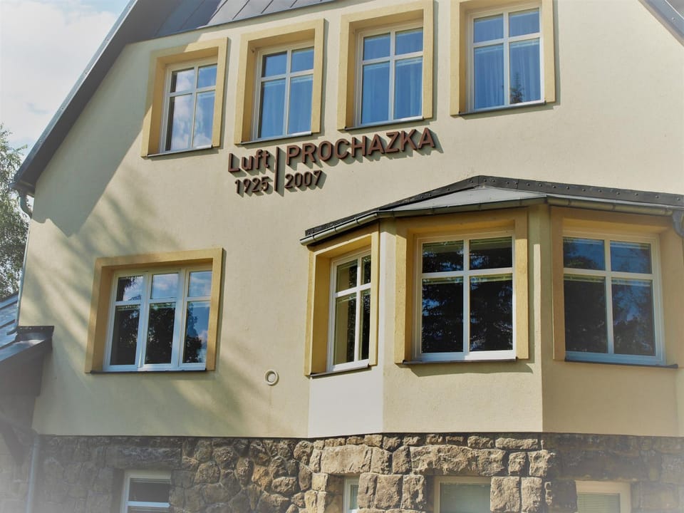 Property building, Facade/entrance, Property logo or sign