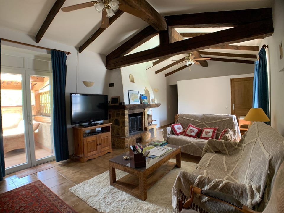 Communal lounge/ TV room, TV and multimedia, Living room, Seating area