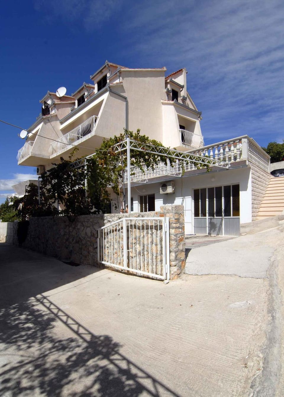 Apartments Paulina Apartment in Okrug Gornji