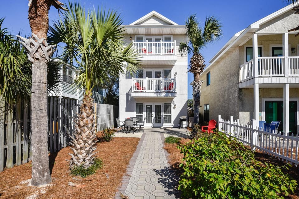 Beaches and Dreams by Book That Condo House in Lower Grand Lagoon