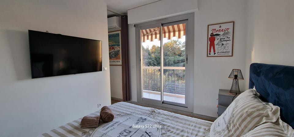 TV and multimedia, Photo of the whole room, Bedroom