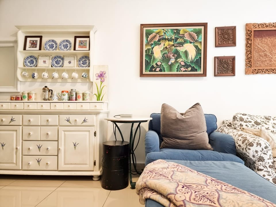 Communal lounge/ TV room, TV and multimedia, Living room, Decorative detail, Seating area