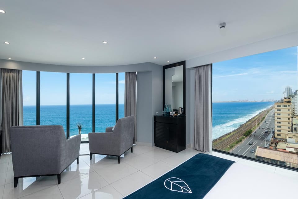 TV and multimedia, Coffee/tea facilities, Photo of the whole room, Bedroom, City view, Sea view
