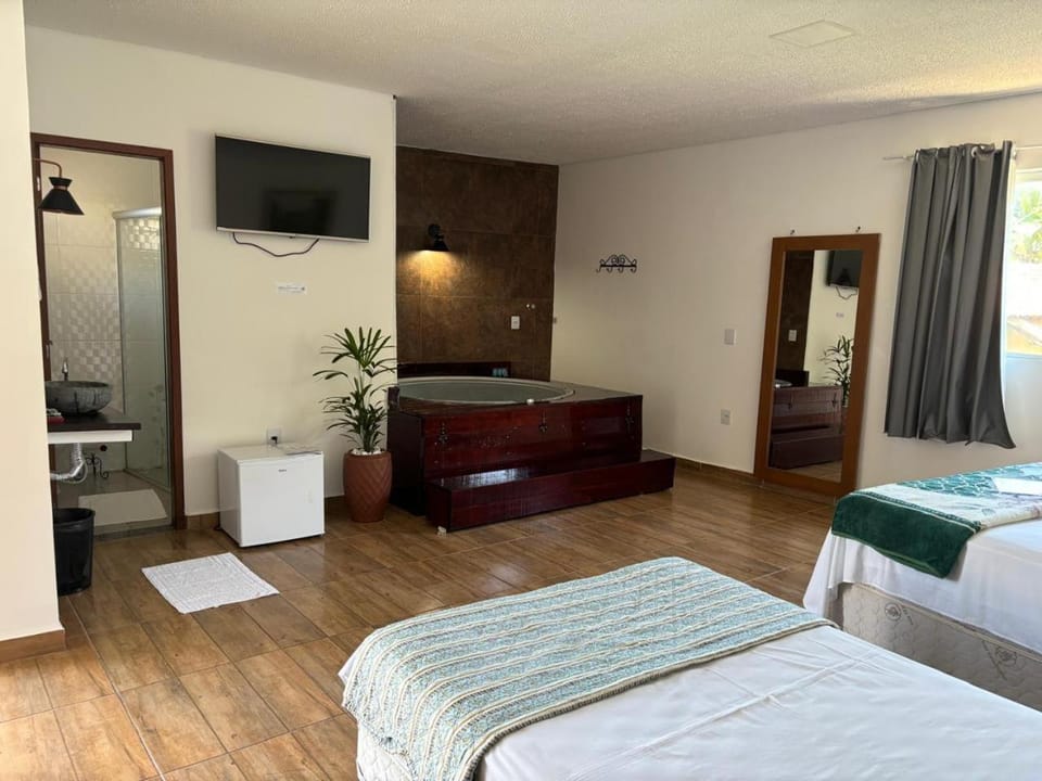 Bed, TV and multimedia, Photo of the whole room, Bedroom