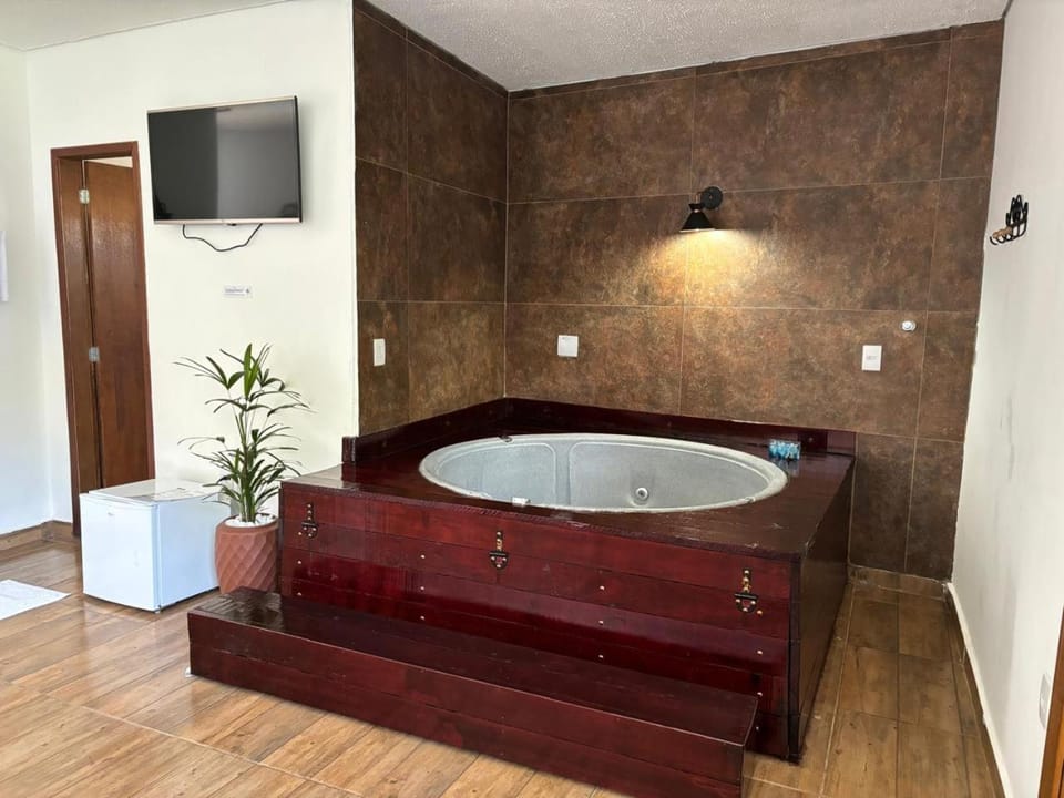 Hot Tub, TV and multimedia
