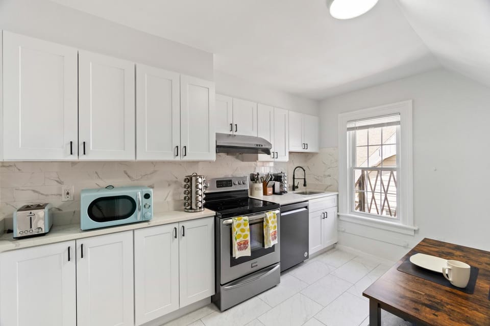 Kitchen or kitchenette, Dining area, Communal kitchen