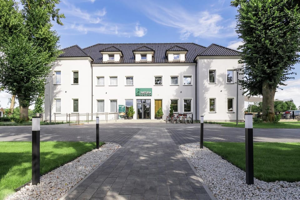 Property building, Facade/entrance, Garden