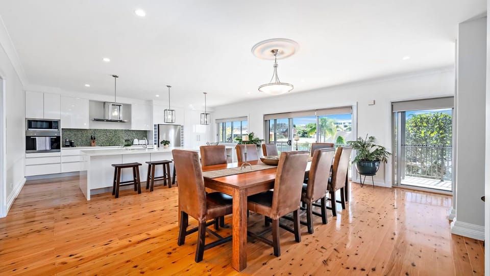 Dining area, kitchen