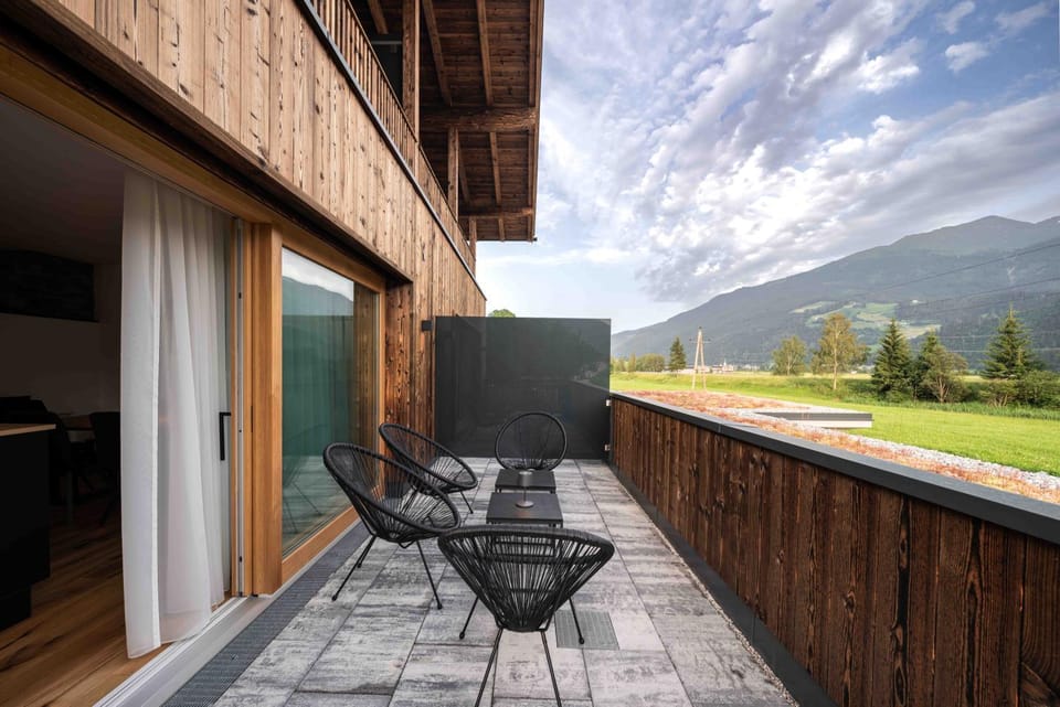 Balcony/Terrace, Mountain view