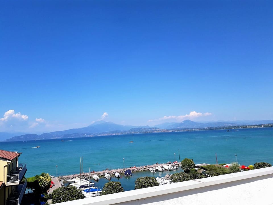Balcony/Terrace, Lake view