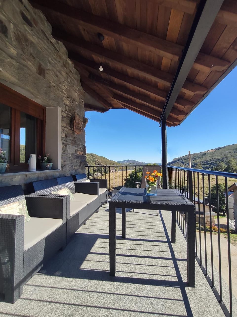 Off site, Balcony/Terrace, Mountain view