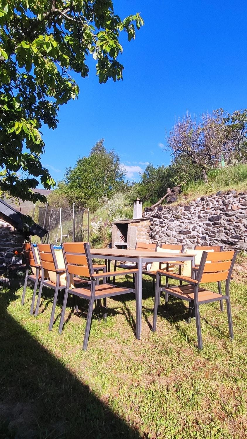 Natural landscape, BBQ facilities, Garden, Dining area