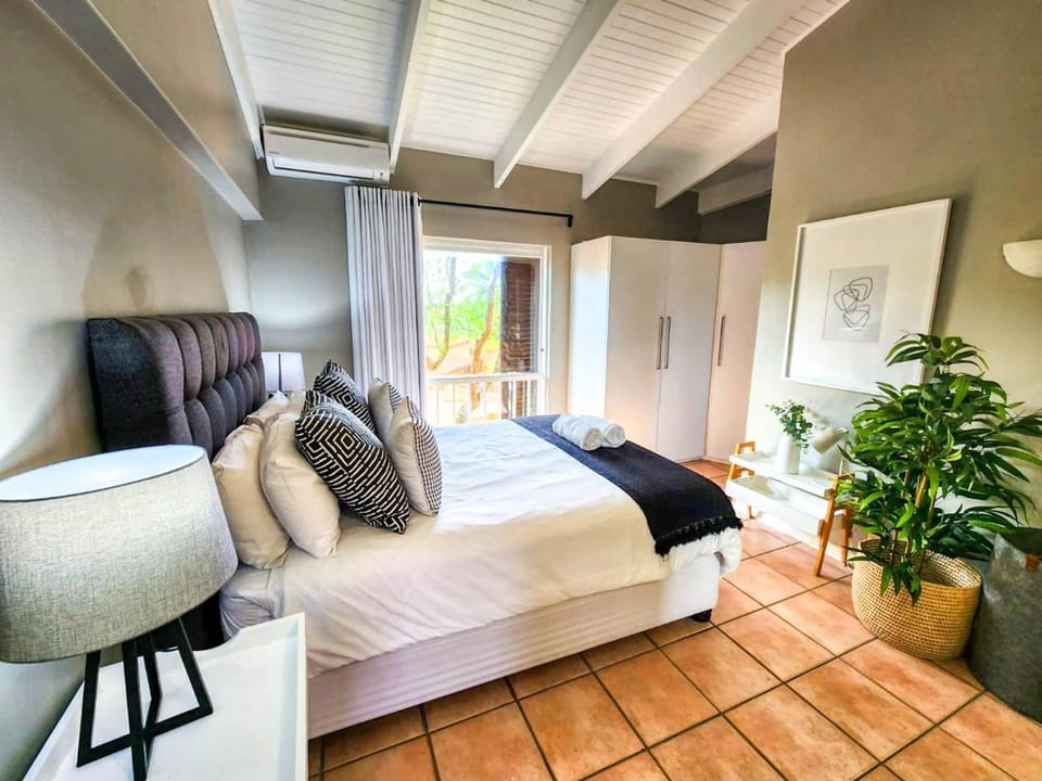 Bed, Photo of the whole room, Bedroom, towels, air conditioner