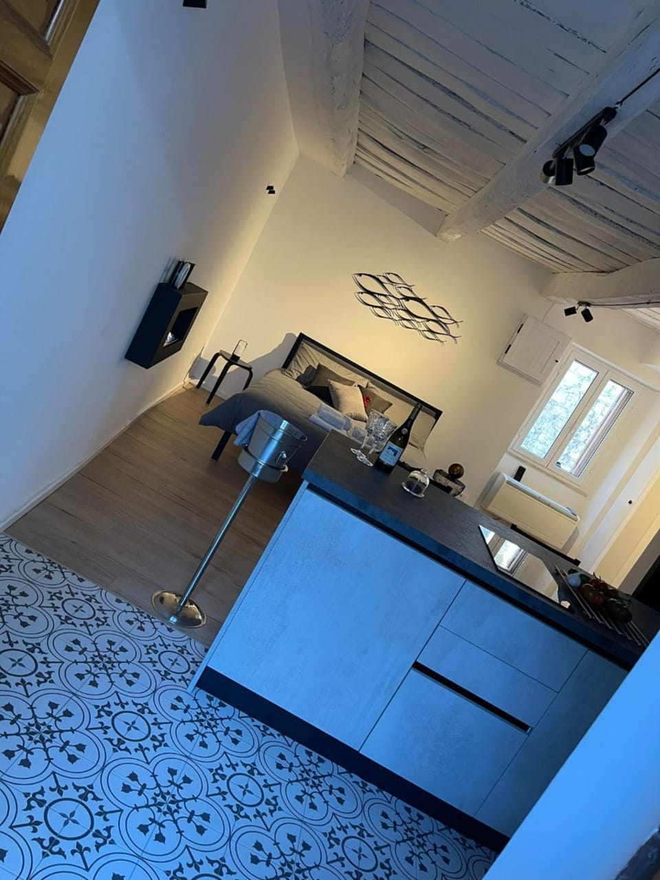 Bed, Kitchen or kitchenette, flat iron