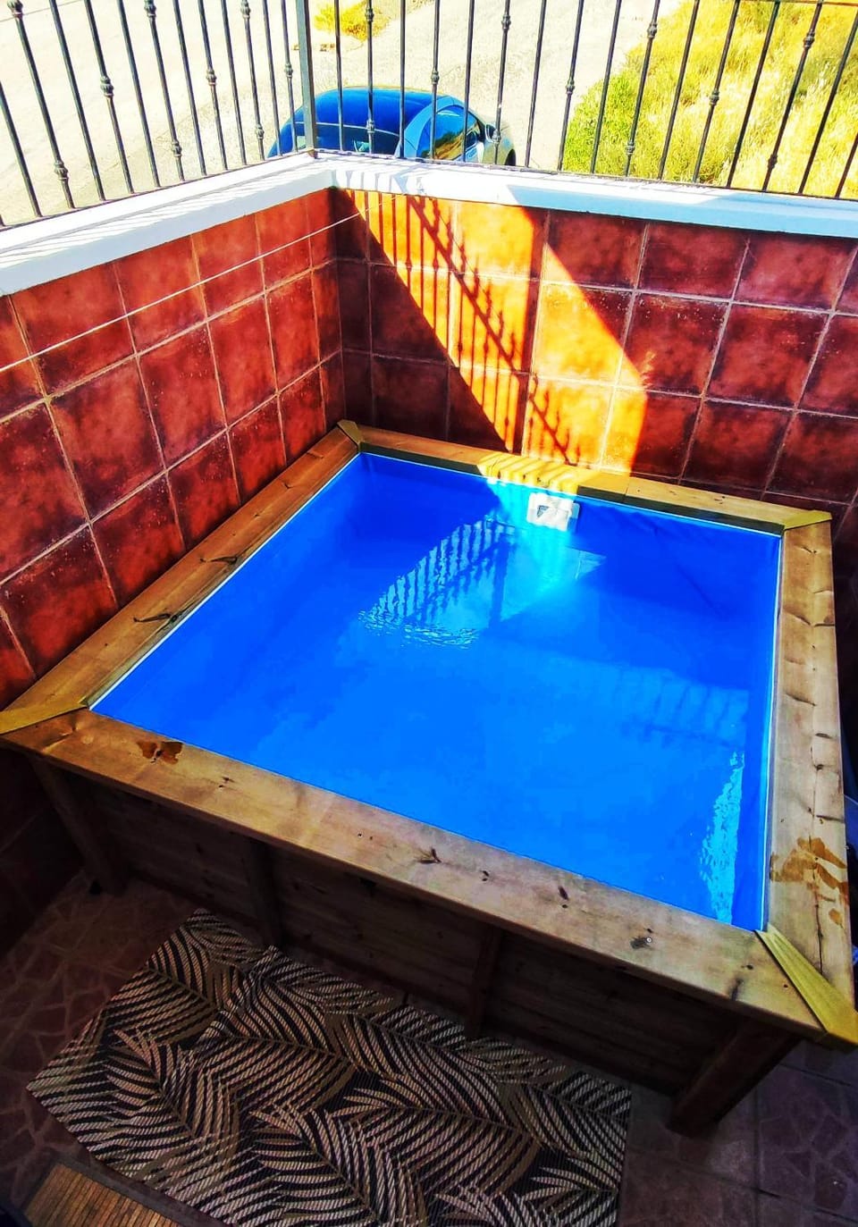 Swimming pool, Swimming pool