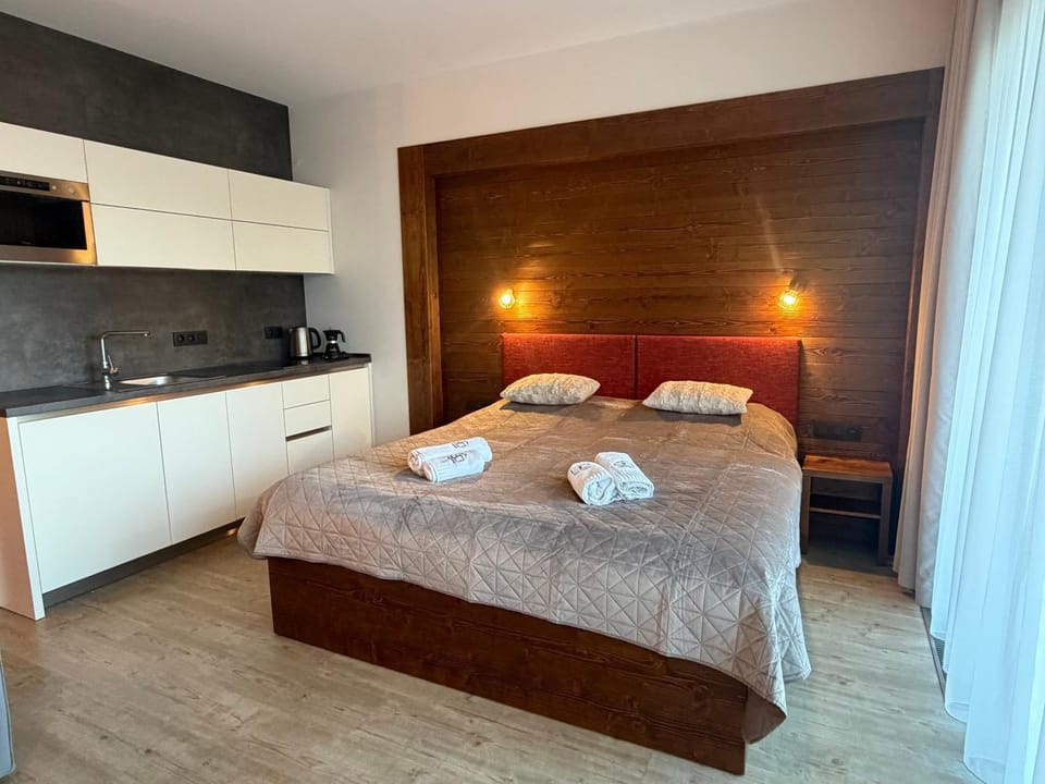 Bed, Bedroom, kitchen