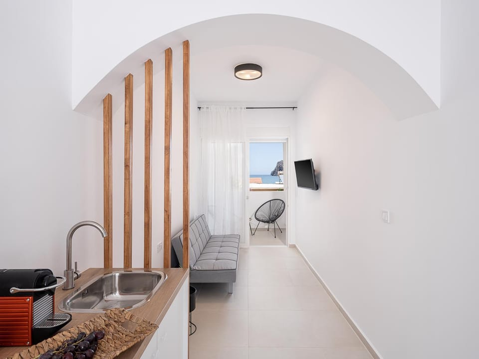 Kitchen or kitchenette, Living room